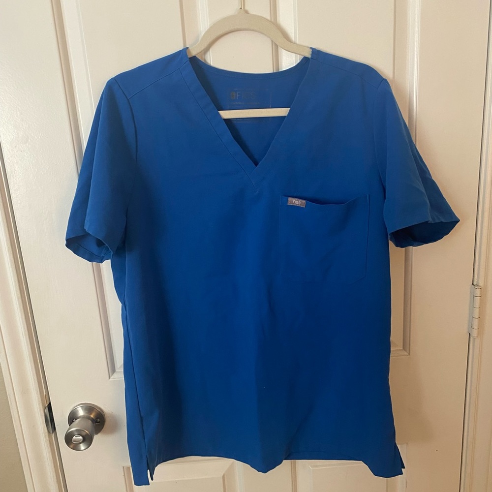 Figs scrub top